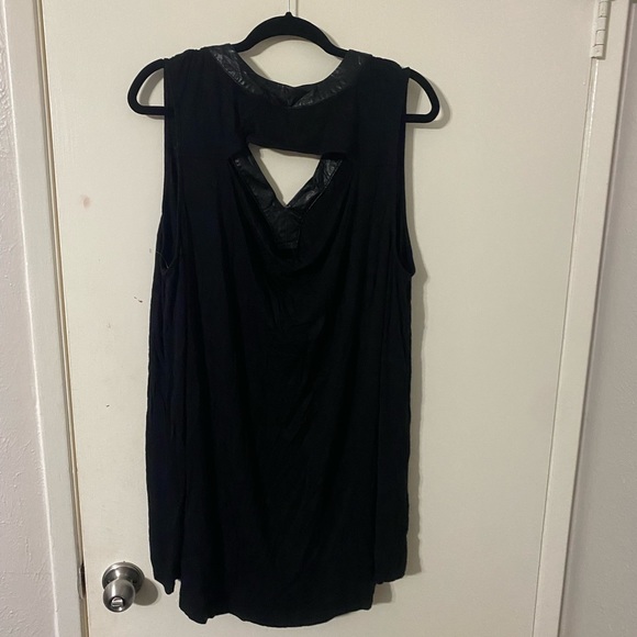 Very cute hi lo top - Picture 2 of 2